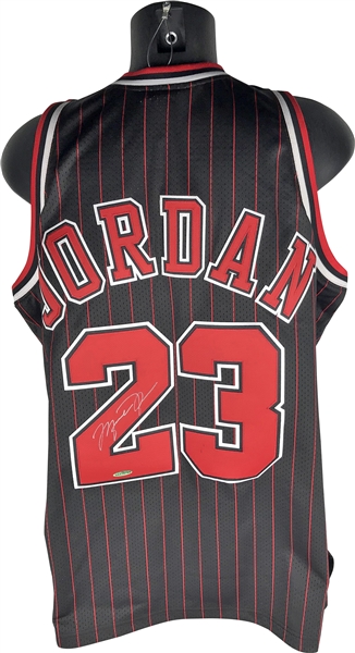 Michael Jordan Signed PRO CUT Chicago Bulls Jersey (Upper Deck)