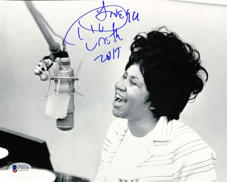 Aretha Franklin In-Person Signed 8" x 10" B&W Photo (Beckett/BAS COA)