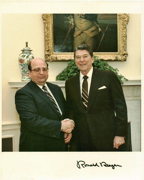 President Ronald Reagan Signed 8" x 10" Photograph (Beckett/BAS Guaranteed)