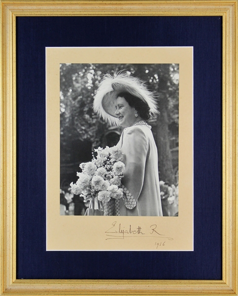 Queen Elizabeth II Rare Vintage Signed & Framed B&W Photograph (Beckett/BAS)