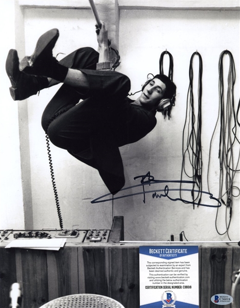 The Who: Pete Townshend Signed 11" x 14" Photograph (Beckett/BAS)