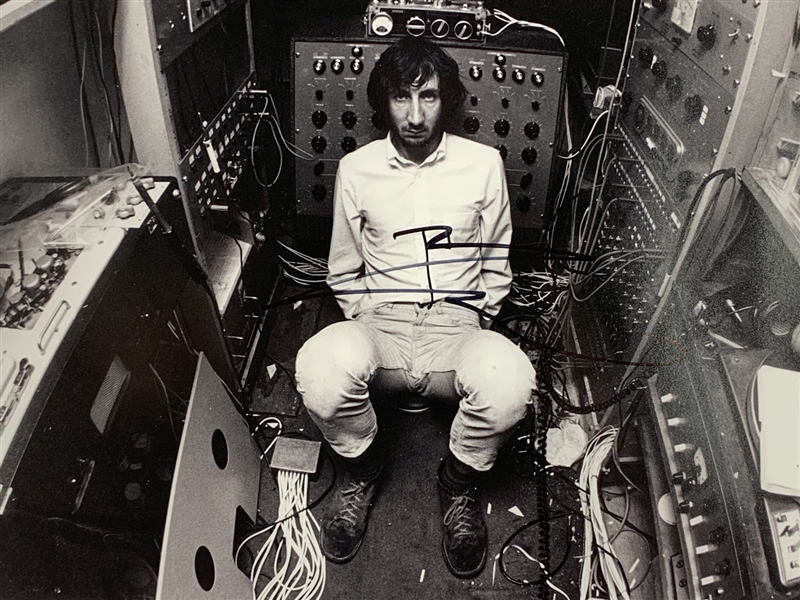 The Who: Pete Townshend Signed 16" x 20" B&W Photograph (Beckett/BAS)