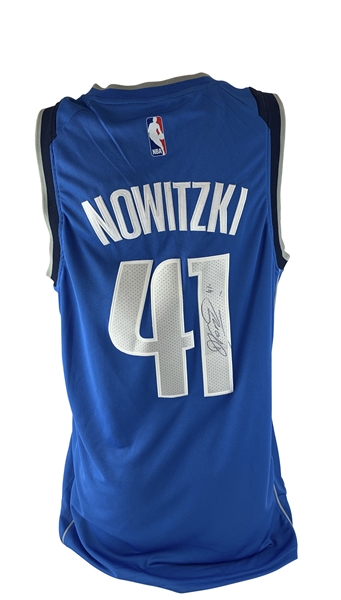 Dirk Nowitzki Signed Dallas Mavericks On Court Style Jersey (Beckett/BAS Guaranteed)