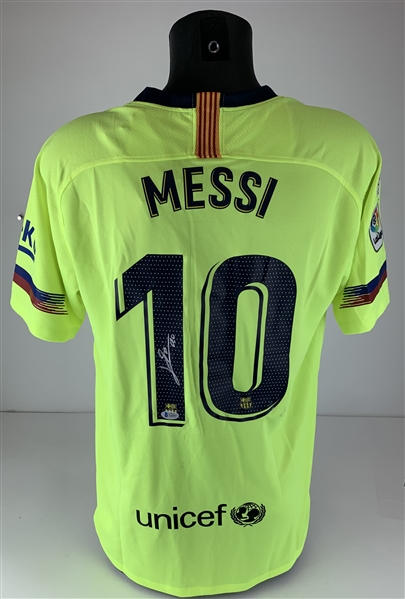 Lionel Messi Signed FC Barcelona Jersey (Beckett/BAS)