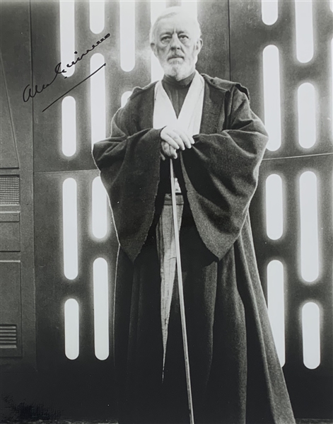 Sir Alec Guinness Superb Signed 8" x 10" B&W Photo from "A New Hope" (Steve Grad Collection)(Beckett/BAS Guaranteed)