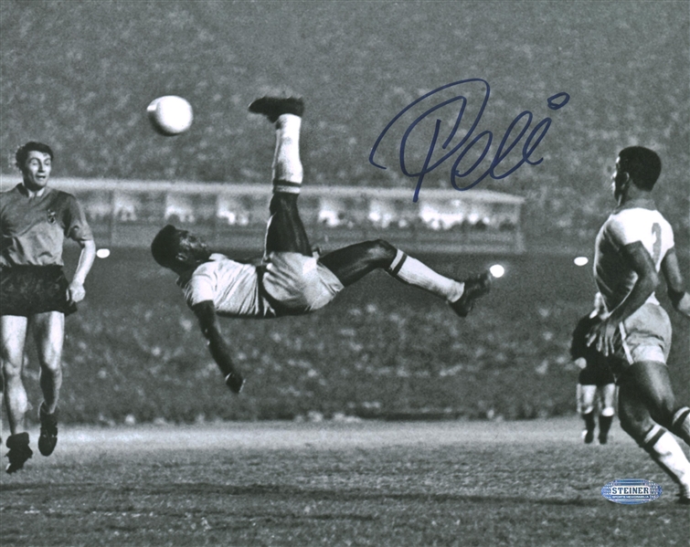 Pele signed 11" x 8.5" B&W Photograph (Steiner)