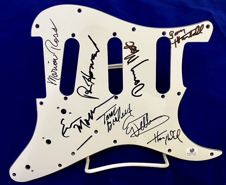 Happy Days Cast signed Pick guard with 8/signatures including: Winkler, Howard, Ross, Moran and more! (Beckett/BAS Guaranteed)