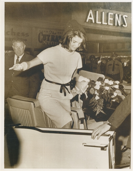 First Lady Jacqueline Kennedy 11/21/1963 Houston, TX Original Vintage 7” x 9” News Photo (Day Before JFK Assassination)