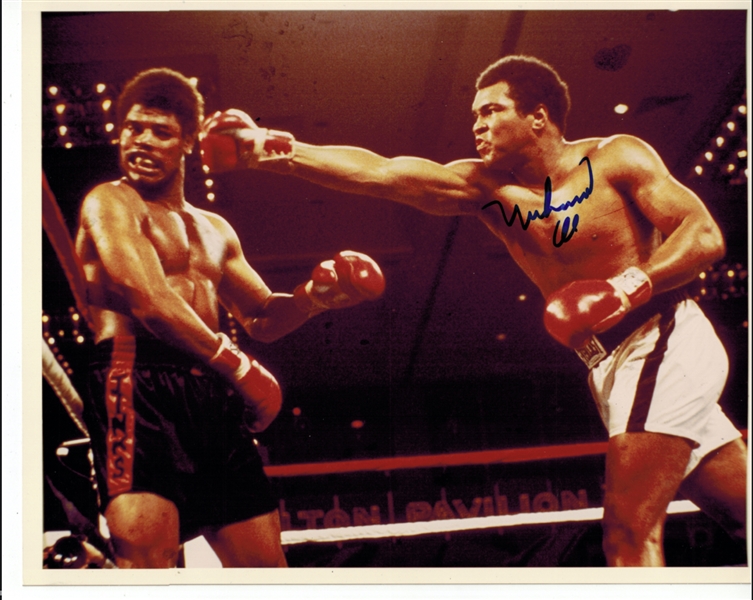 Muhammad Ali Signed 8” x 10” Photo (Beckett/BAS Guaranteed) 