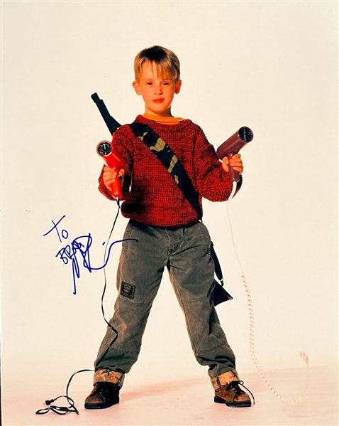 Macaulay Culkin “Home Alone” Signed 8” x 10” Photo (Beckett/BAS Guaranteed)