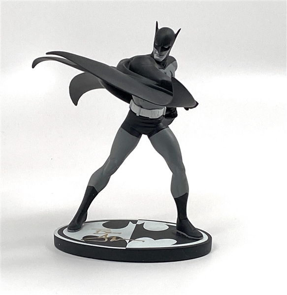 Batman: Ben Affleck Signed Limited-Edition “Black & White” Statue (Celebrity Authentics COA) (Beckett/BAS Authentication)