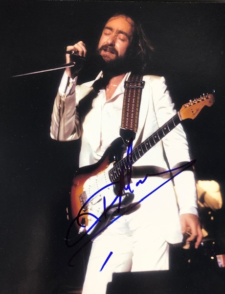 TRAFFIC Guitarist Dave Mason Signed 8" x 10" Photograph (Beckett/BAS Guaranteed)