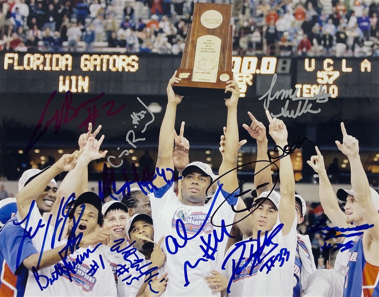 05-06 Florida Gators National Championship Basketball Team Photo (11) Signatures (Beckett/BAS Guarnateed)