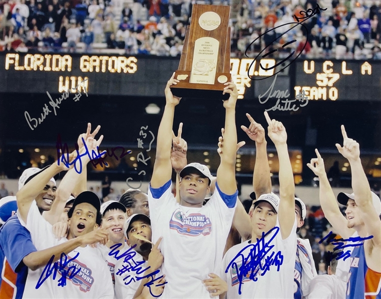 2005-2006 Florida Gators Basketball Team Photo Signed by (9) Players (Beckett/BAS Guaranteed)