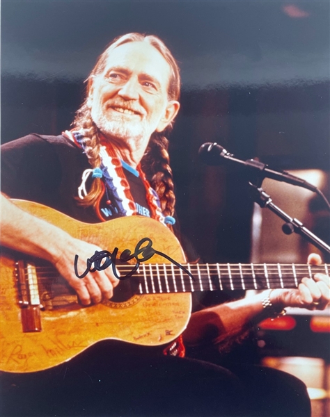 Willie Nelson Signed Photograph (Beckett/BAS Guaranteed)