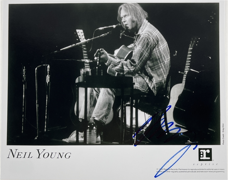 Neil Young Signed 8" x 10" Photo (BAS LOA)