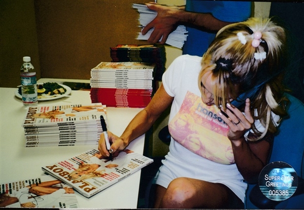 Pamela Anderson Signed January 1996 Playboy Magazine! Signing Photo! (Beckett/BAS Guaranteed)