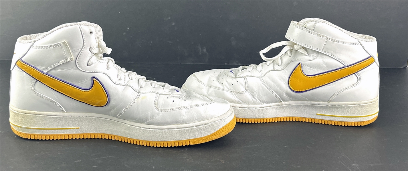 Kobe Bryant ULTRA RARE 2002 Game Worn & PHOTO MATCHED Nike Air Force Ones :: Worn for a Triple-Double & Double-Double! (Sports Investors/SIA LOA)