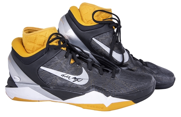 Kobe Bryant Game Used & Signed Nike Kobe VII Sneakers - PHOTOMATCHED to March 9, 2012 Game vs. Minnesota (34-Point Game)(MeiGray & Panini LOAs)