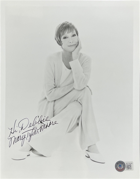 Mary Tyler Moore Signed 8" x 10" Photo (Beckett/BAS)