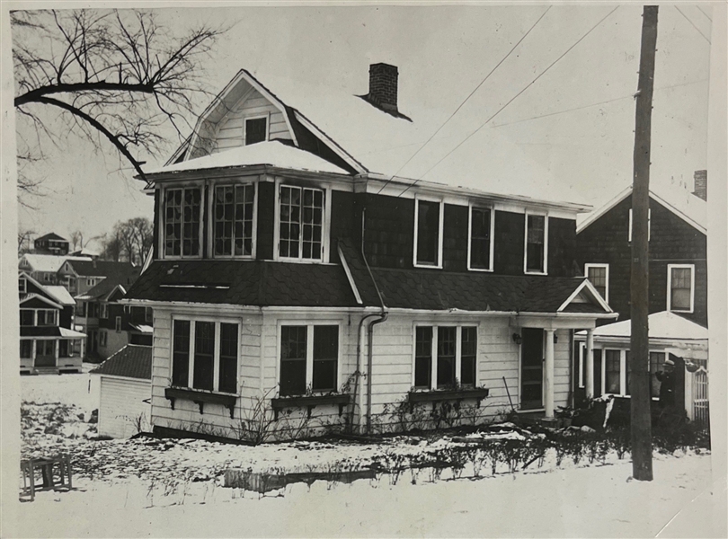 Vintage "International Newsreel" Photo of the house that Mrs. Babe Ruth met her fate