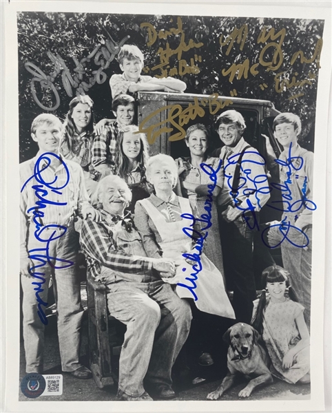 "The Waltons": Cast Signed Photograph (8/Sigs) (Beckett/BAS)