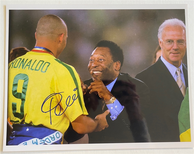 Pele In-Person Signed 14” x 11” Photo (JSA Authentication)