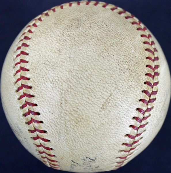 Roberto Clemente Vintage Signed ONL (Giles) Baseball (JSA)