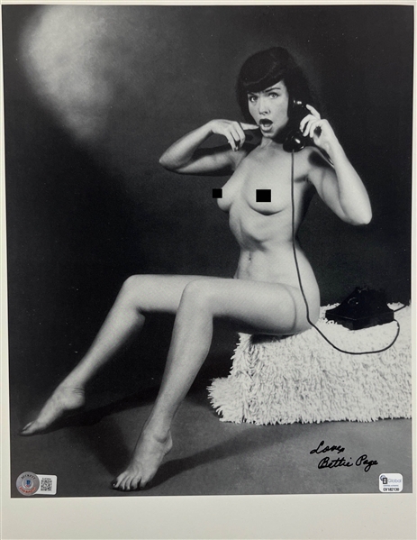 Bettie Page Signed 11" x 14" B&W Photo (Beckett/BAS)