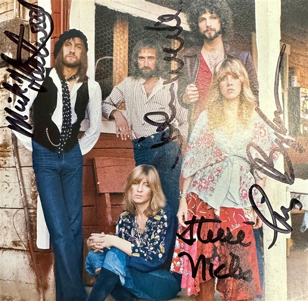 Fleetwood Mac Group Signed "The Very Best of Fleetwood Mac" CD Booklet with Nicks, Fleetwood, McVie & Buckingham (Beckett/BAS LOA)