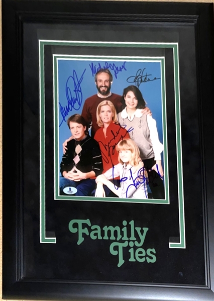 RARE Family Ties: Cast Signed Photograph including Michael J Fox, Tina Yothers, Michael Gross, Meredith Baxter, and Justine Bateman (Beckett/BAS)