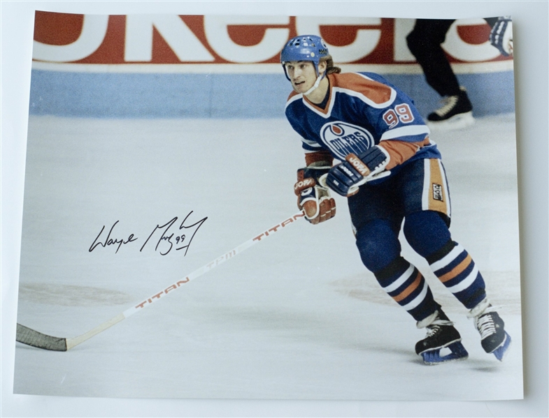 Wayne Gretzky Signed 16" x 20" Photograph (JSA LOA)(Ulrich Collection)