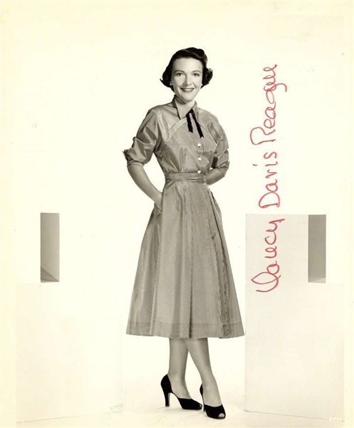 Nancy Reagan Signed Vintage 8" x 10" Photograph w/ Full Name (Beckett/BAS)