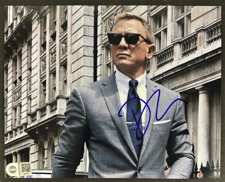 James Bond: Daniel Craig Signed 8" x 10" 007 Photograph (SWAU Holo)