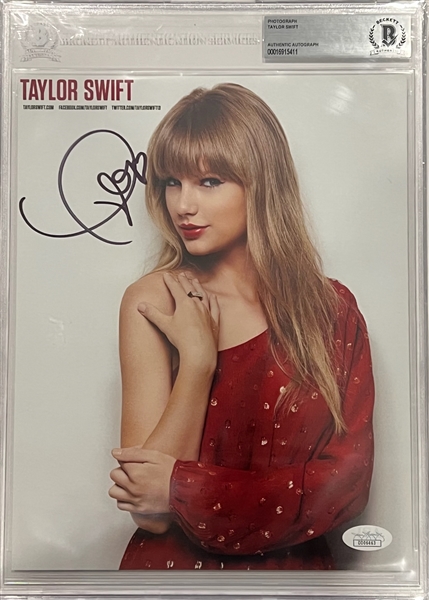 Taylor Swift Signed 8" x 10" Photo (Beckett/BAS LOA)(JSA)