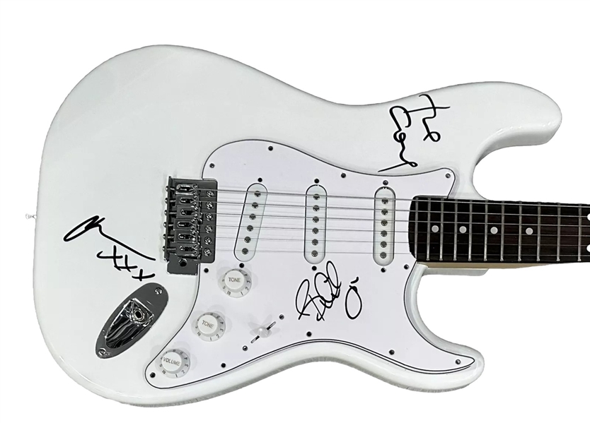 Green Day Group Signed Stratocaster Style Guitar (Beckett/BAS)