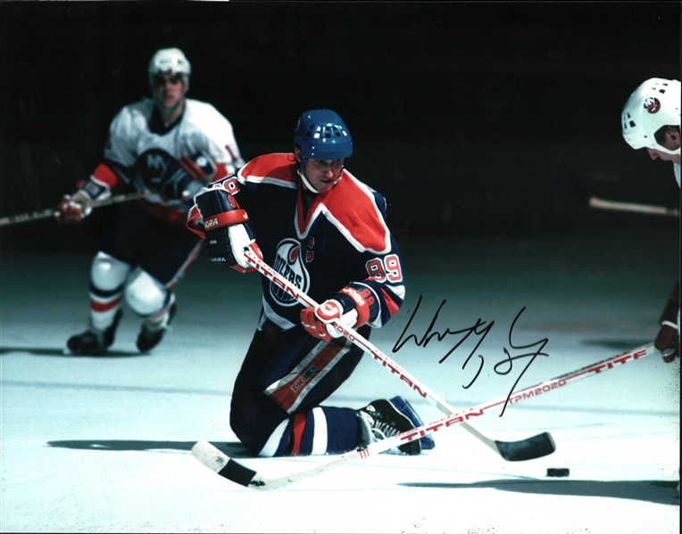 Wayne Gretzky Signed 11" x 14" Photo (Beckett/BAS LOA)