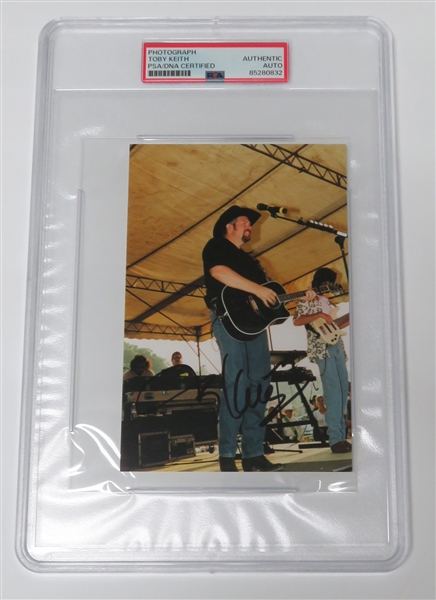 Toby Keith Signed 4" x 6" Photo (PSA/DNA Encapsulated)(JSA COA)