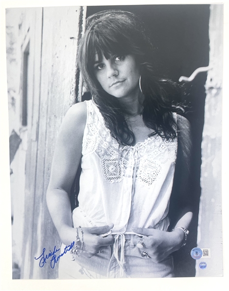 Linda Ronstadt Signed Photo (Beckett/BAS)