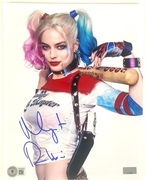 Margot Robbie Signed Photograph (PSA/DNA)