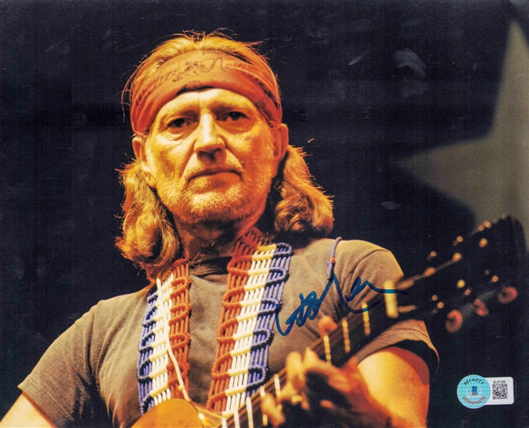 Willie Nelson Signed 8" x 10" Photo (Beckett/BAS)