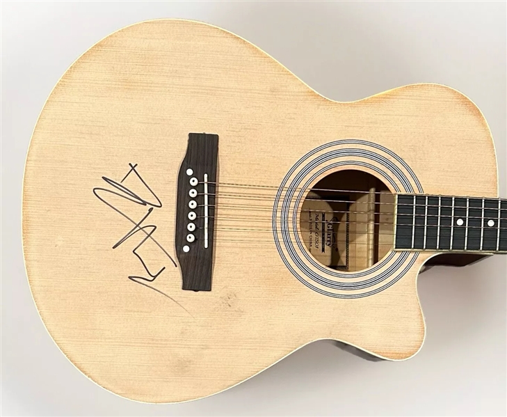 Dave Matthews Signed Acoustic Guitar w/ Exact Photo Evidence! (Beckett/BAS LOA)