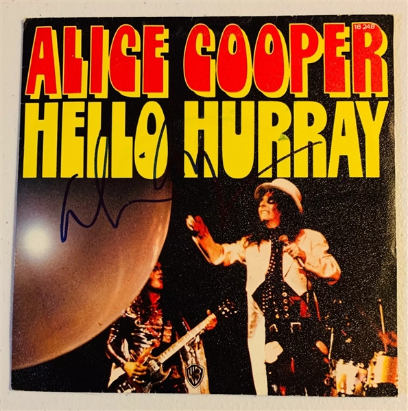 Alice Cooper Signed 45 Album (Beckett/BAS) (John Brennan Collection) 