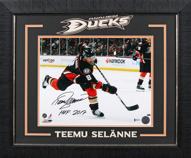 Anaheim Ducks: Teemu Selanne "HOF 2017" Signed Custom Framed Photo (Beckett/BAS)