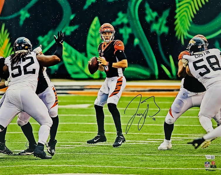 Joe Burrow Signed 16" x 20" Bengals "In Pocket" Photograph (Fanatics)