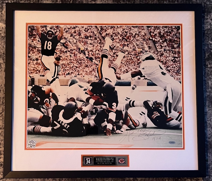 Walter Payton Signed 16" x 20" Photo in Framed Display (Steiner)