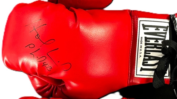 Evander Holyfield Fighting-Era Signed Red Everlast Boxing Glove (Third Party Guaranteed)