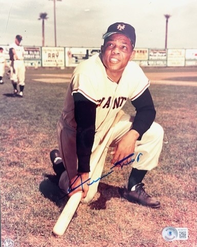 Willie Mays Signed 8" x 10" Vintage Photo (Beckett/BAS)