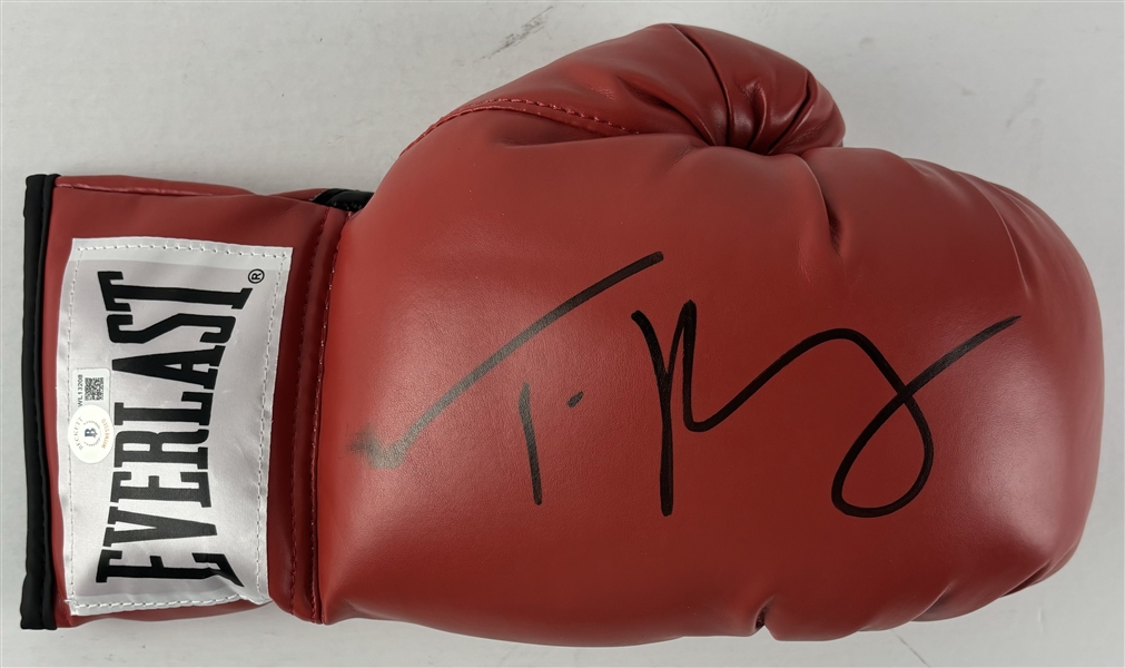 Tyson Fury Signed Everlast Boxing Glove (Beckett/BAS Witnessed)