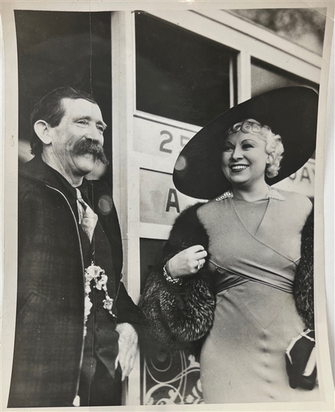 Mae West Original Vintage 8" x 10" United Press Photo Print